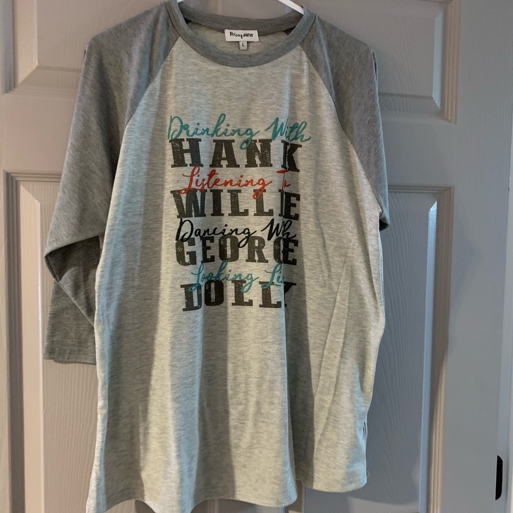 Looking like Dolly Raglan